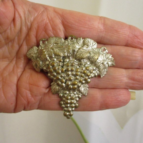 Grape Clusters REPOUSSE CONVERTIBLE Dress Clip~1930s Silver Grape Statement Clip - Picture 9 of 13